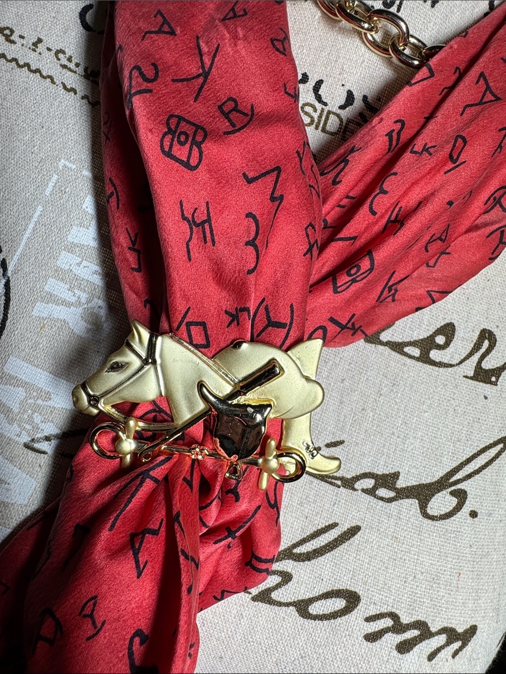 Gold Tone Horse Head Brooch with Bridle Detail - Scarf Pin - Picture 5 of 6